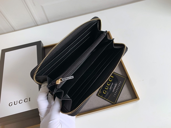 グッチ財布コピー着用イメージ